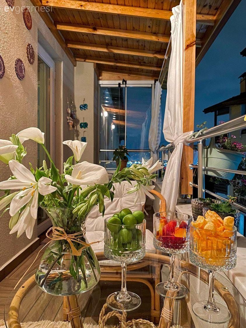 Güneş Alan Balkona Gölgelik Alan Sağlamanın Farklı Yolları!