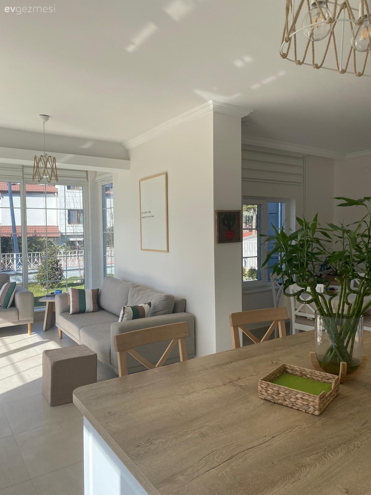 Beyaz, Gri, Koltuk takımı, Kırlent, Ev tekstili, Modern, Puf, Tablo, Duvar dekorasyonu, Avize, Aydınlatma, Ada mutfak, Mutfak, Amerikan Mutfak