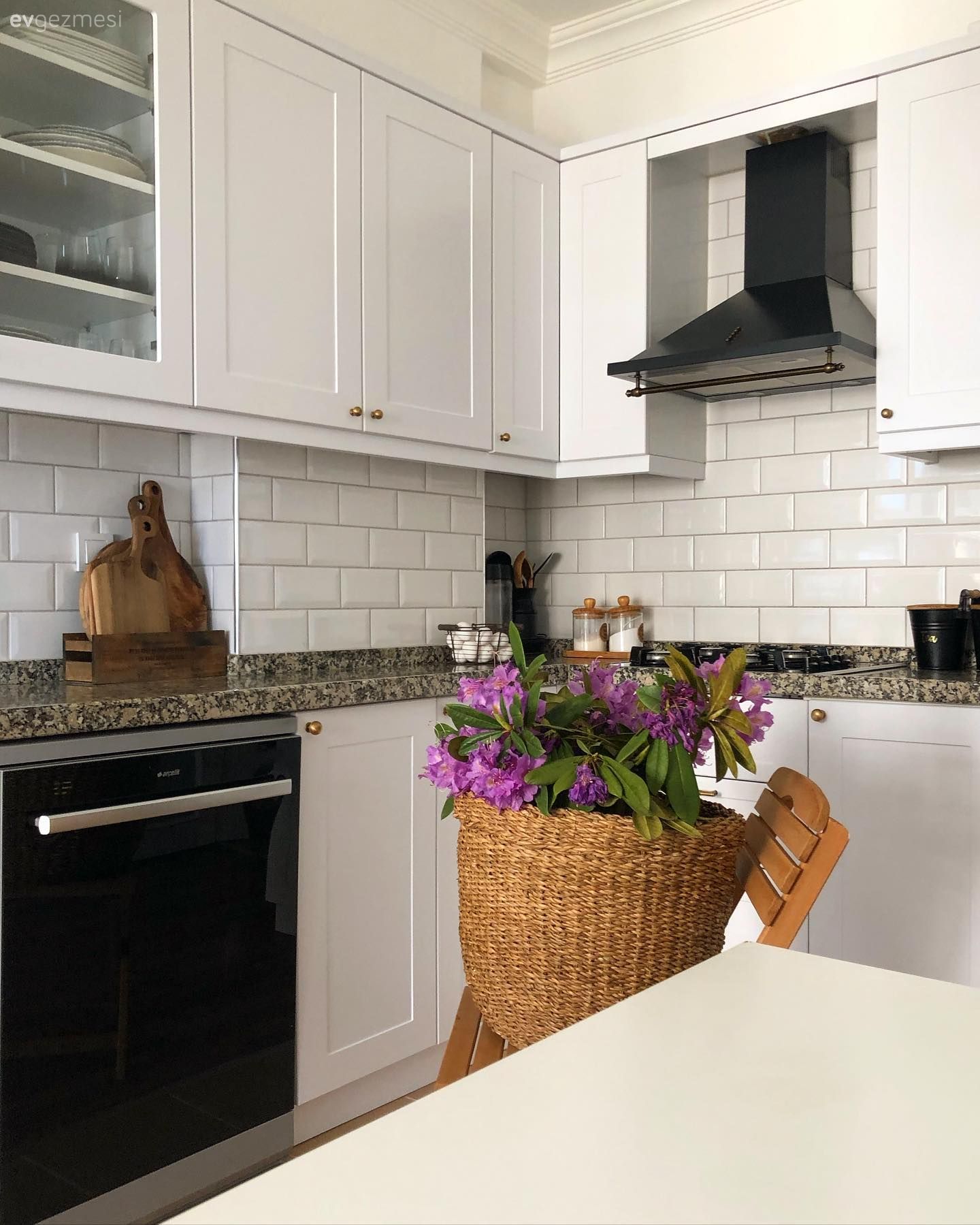 Dolap Kapaklarıyla Birlikte Mutfağın Karakteri de Değişmiş!