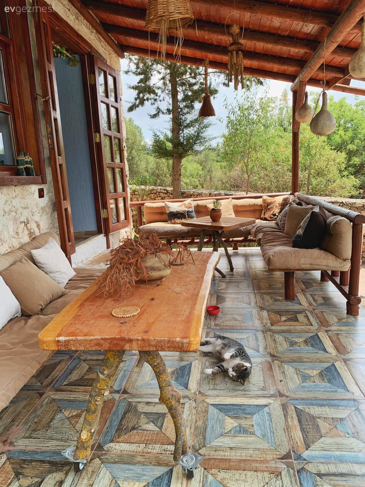 40 Yıllık Bu Taş Evde Tüm Detaylar Dantel Gibi İşlenmiş!