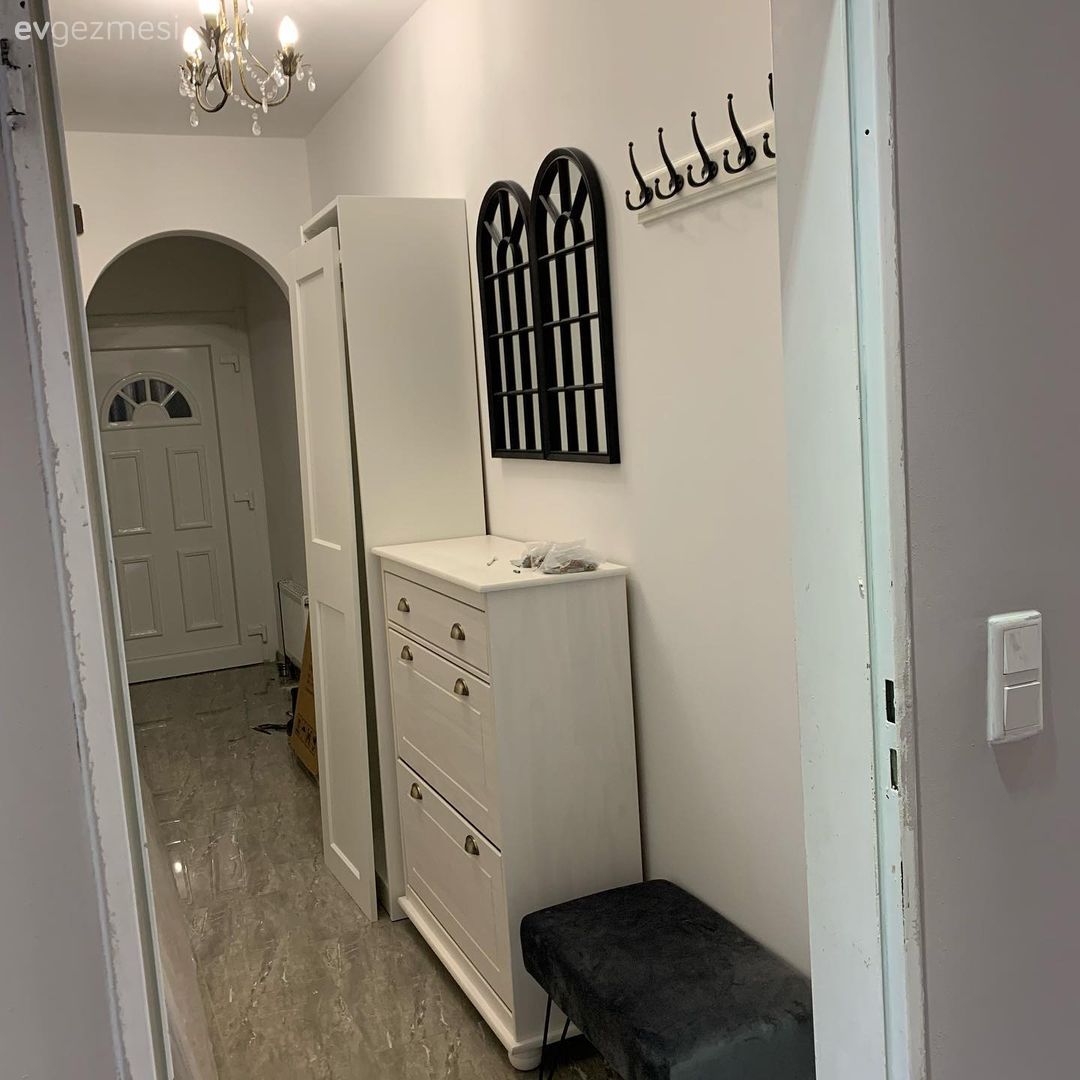 Dubleks evler, Antre, Vestiyer, Pencere duvar dekoru, Duvar dekorasyonu, Beyaz, Siyah