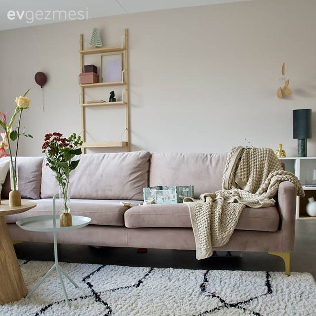 Salon, İskandinav, Koltuk takımı, Köşe koltuk, Pudra pembe, Ahşap Mobilya, Mavi, Siyah, Beyaz, Gri, Orta sehpa, Sehpa, Halı, Salon halısı, Duvar rafı, Duvar dekorasyonu, Kırlent, Ev tekstili, Dekoratif Objeler, Çiçekler