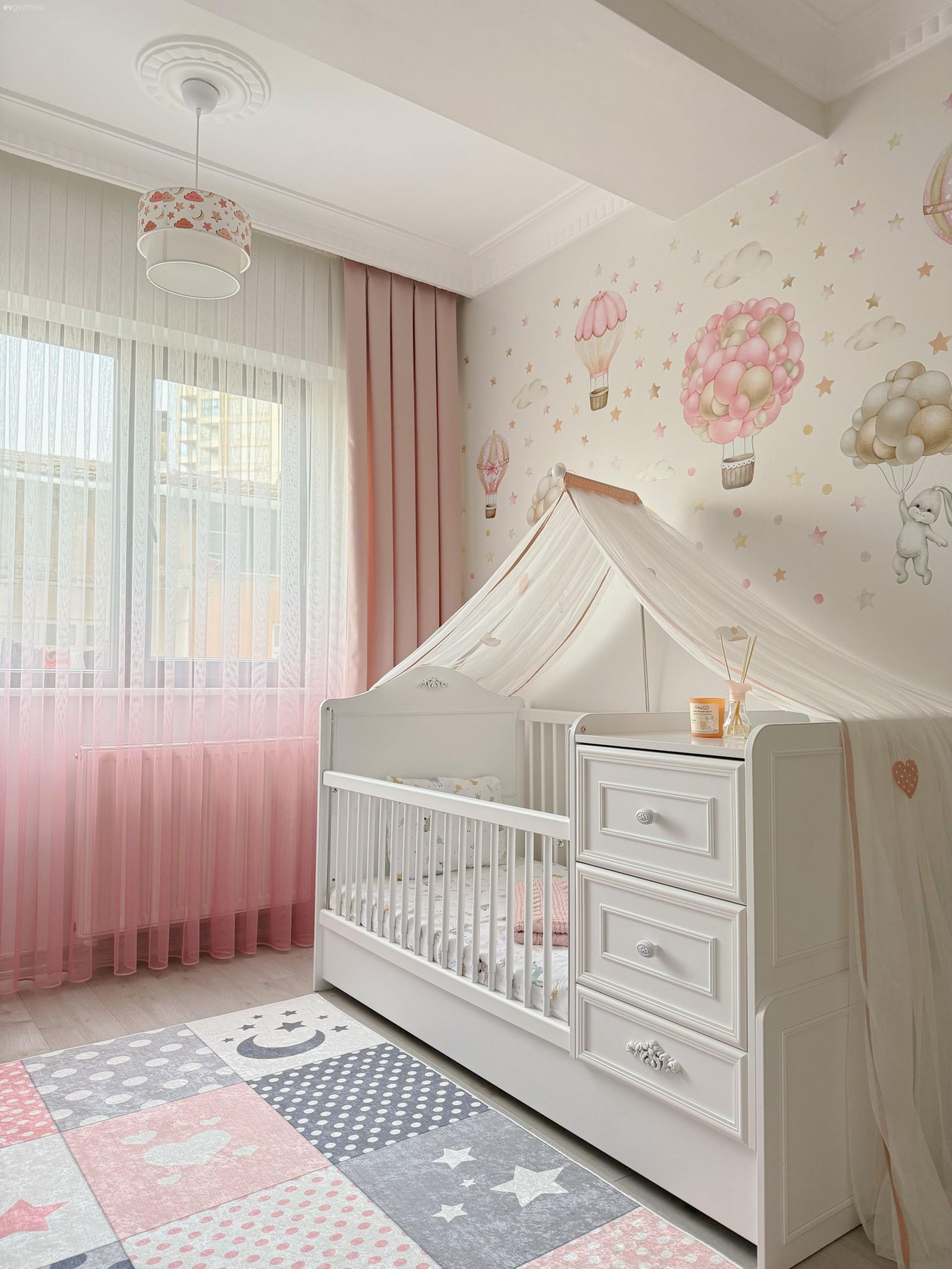 Bu Evde Ferahlık ve Keyif Dengesi Tam Kararında