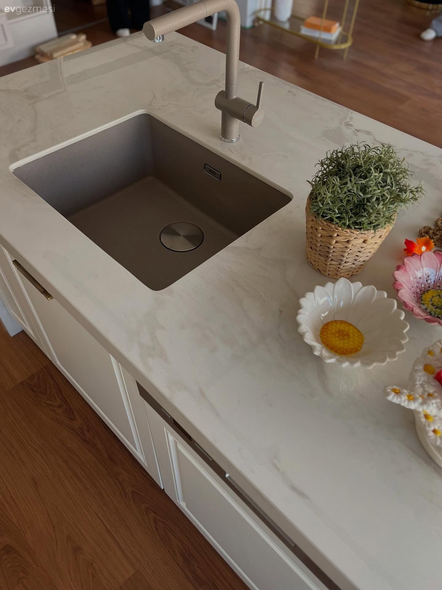 Bu Trabzon Mutfağında Kullanılan Ada Ortamın İşlevselliğinin Sembolü