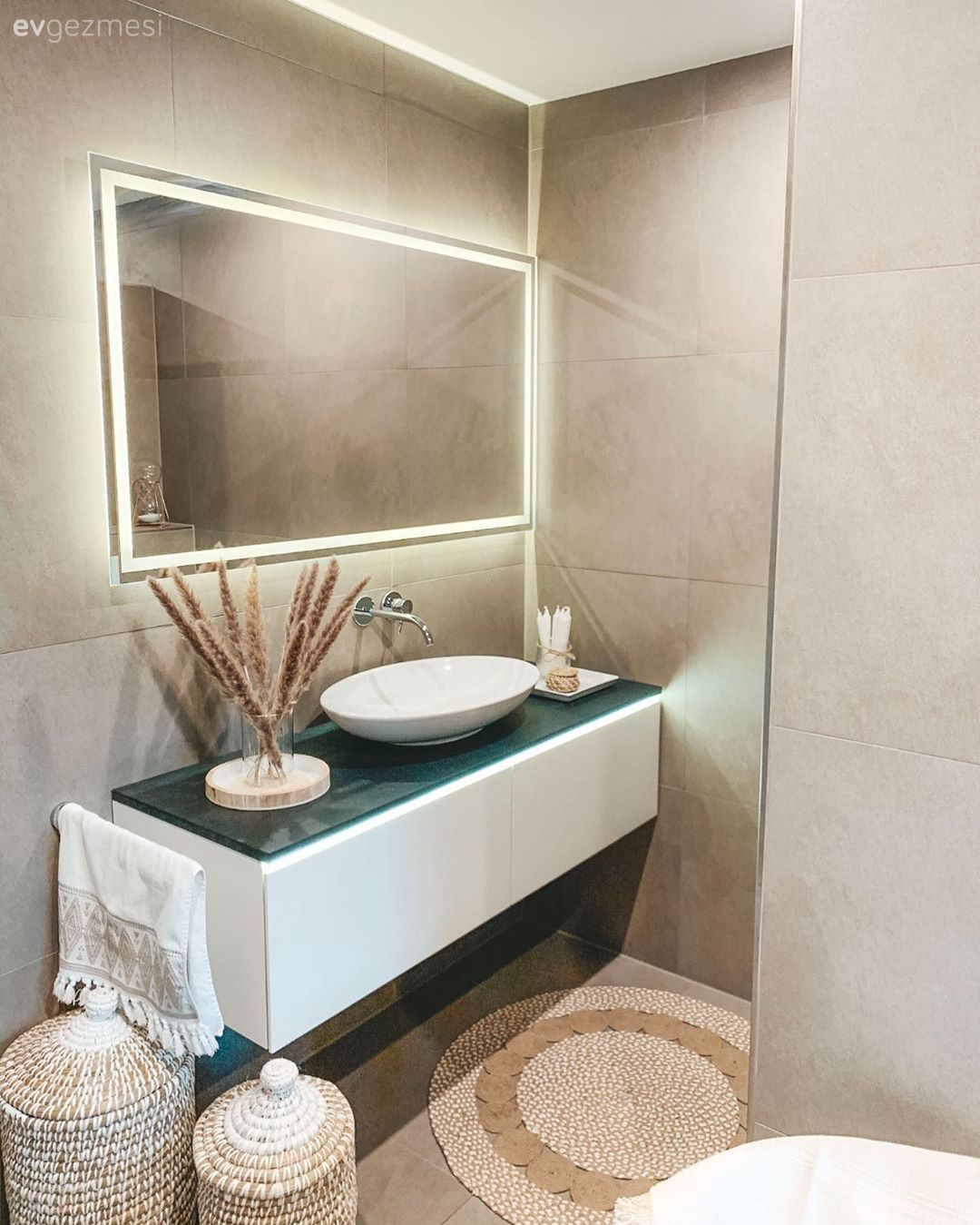 Ev Gezmesi: Beyazlar İçinde Elegan Bir Dekor