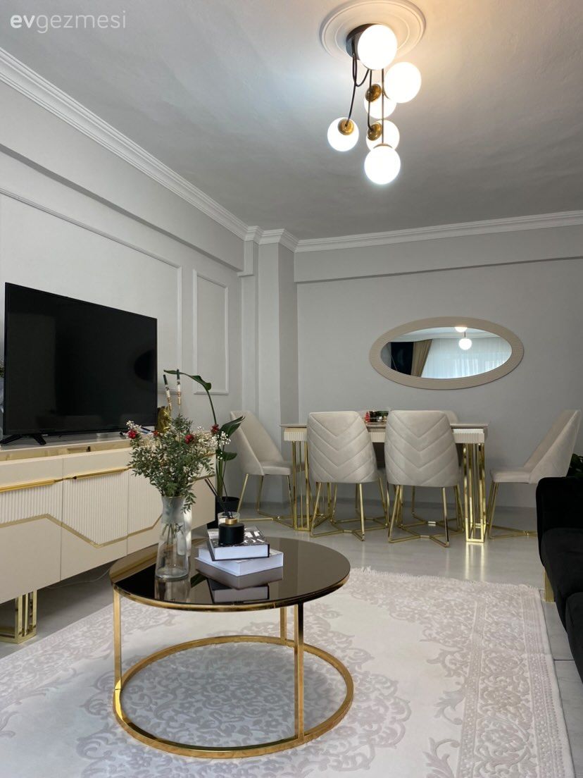 Duvar çıtalama, Krem, Beyaz, Altın, Ayna, Sandalye, Yemek masası, Orta sehpa, Sehpa, Yuvarlak sehpa, Halı, Salon halısı, Avize, Aydınlatma, Salon avizesi