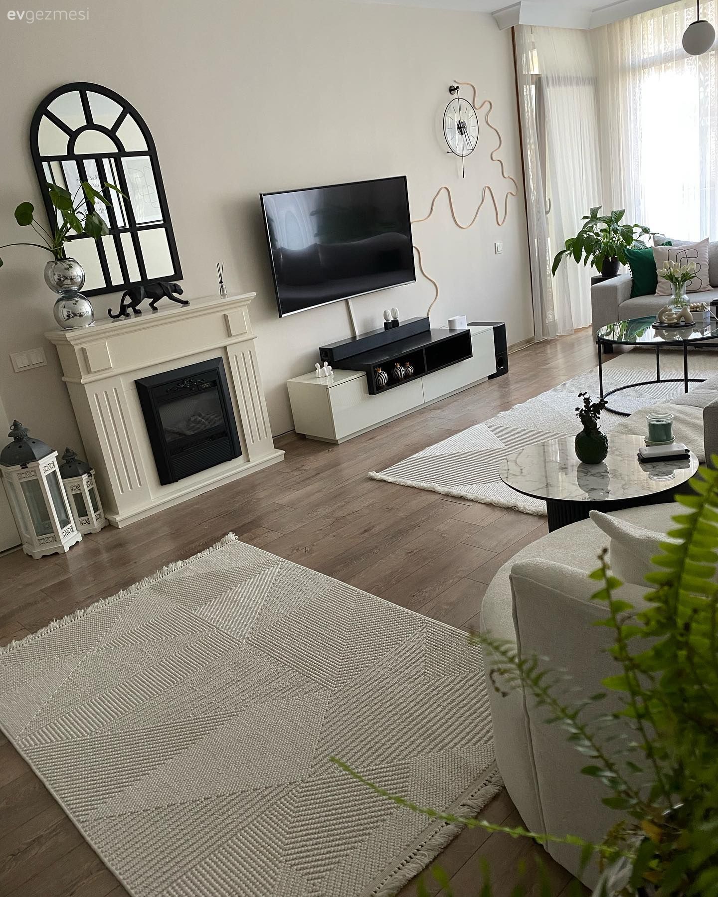 Bu İstanbul Evi İçin Hem Renk Hem de Form Kontrastı Önemli