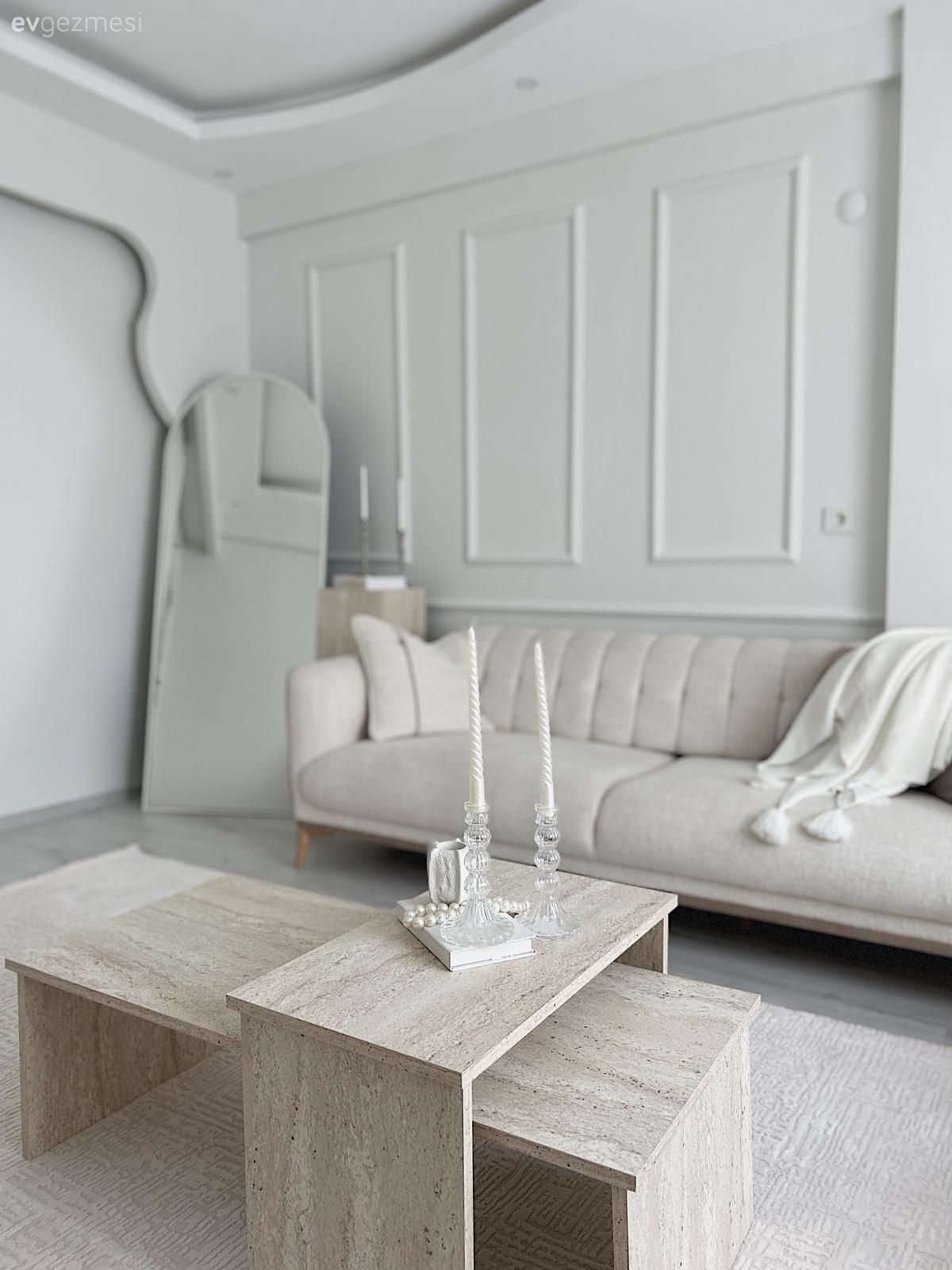 Salon, Modern, İskandinav, Beyaz, Bej, Krem, Koltuk takımı, Duvar çıtalama, Ayna, Orta sehpa, Sehpa, Halı, Salon halısı, Kırlent, Ev tekstili