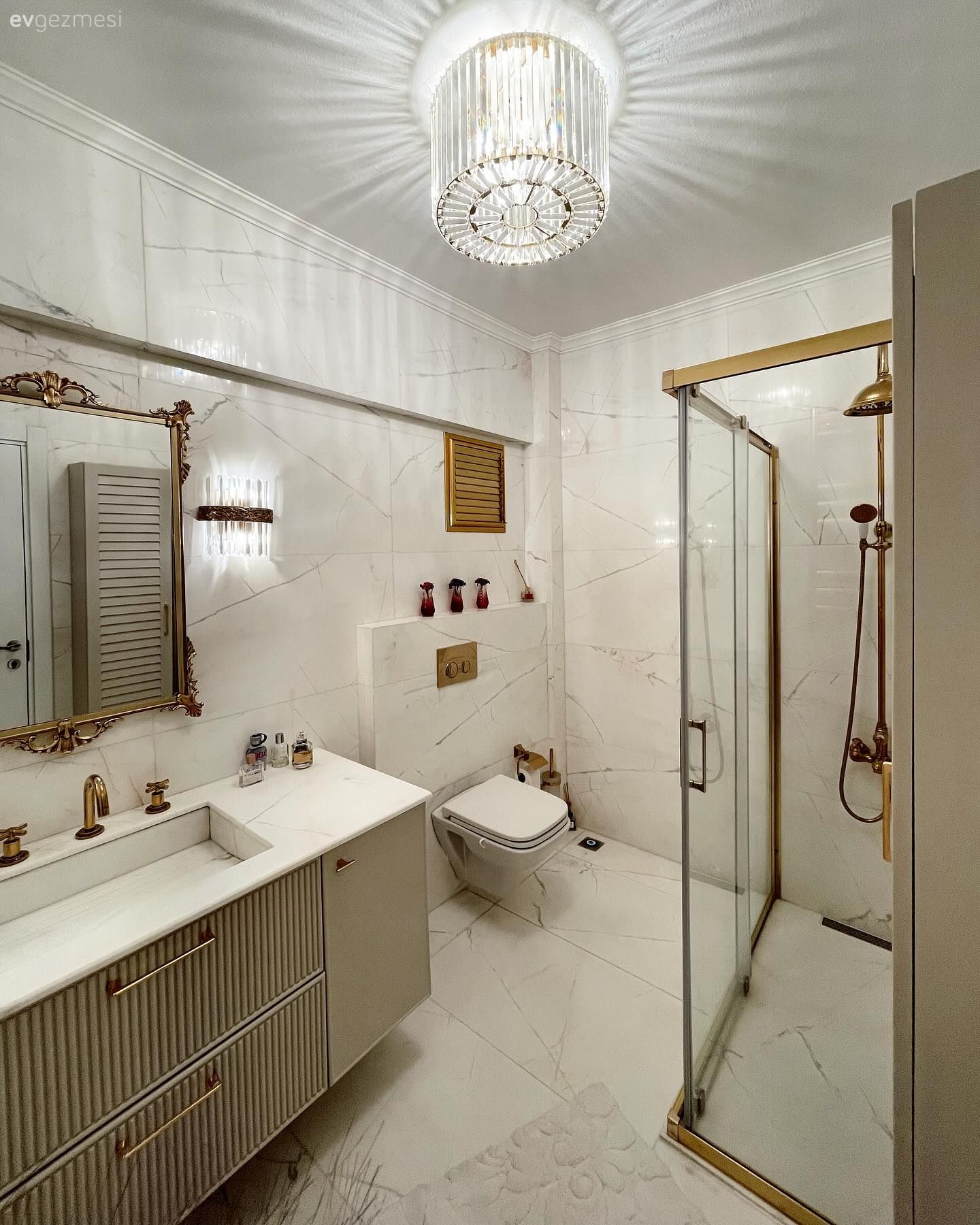 Banyo, Vizon, Beyaz, Altın, Banyo dolabı, Banyo aksesuarları, Banyo aynası, Banyo seramikleri, Banyo aydınlatması, Lambri, Duşakabin, Art deko