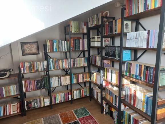 Çatı katı, Dubleks evler, Kitaplık