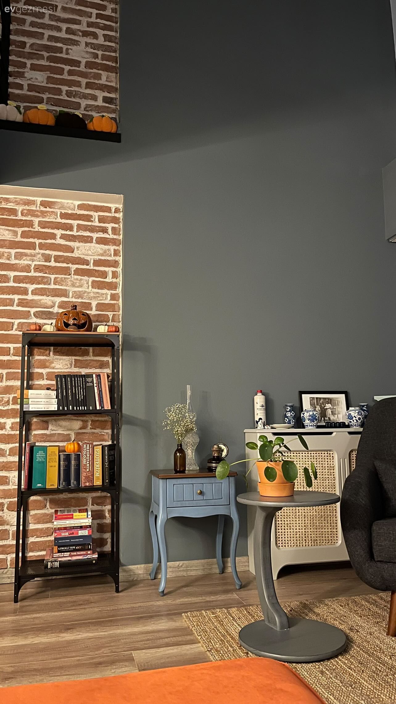 Dubleks evler, Taş duvar, Duvar dekorasyonu, Rustik, Gri duvar, Gri, Merdiven, Kitaplık