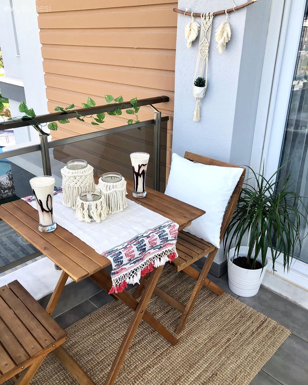 Balkon, Beyaz, Kahverengi, Balkon masası, Sandalye, Balkon halısı, Jüt halı, Halı, Makrome