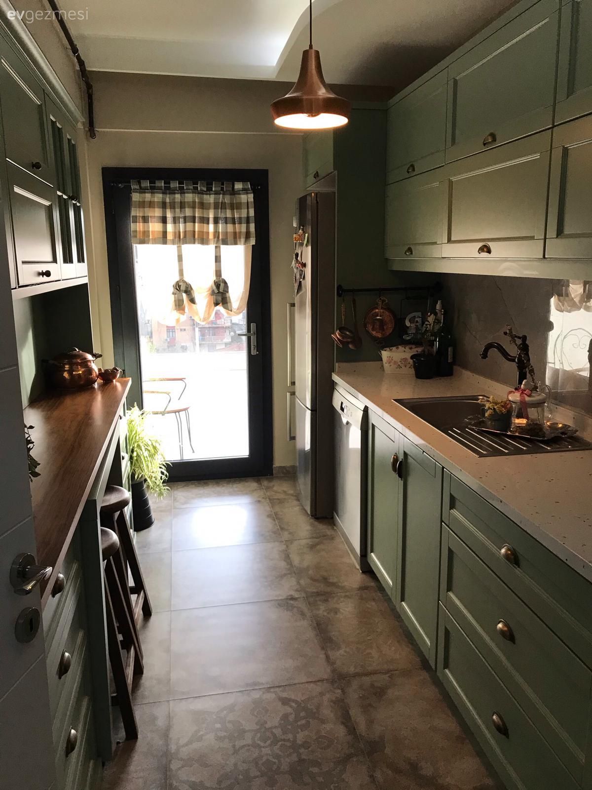 Mutfak, Country mutfak, Yeşil mutfak, Mint yeşil, Yeşil, Vizon, Beyaz, Mutfak tezgahı, Tezgah arası seramik, Mutfak tezgah arası, Ankastre, Mutfak Avize Modelleri, Mutfak zemin seramikleri, Davlumbaz, Koridor tipi mutfak, Bar masa & sandalyeleri, Ekstra mutfak dolabı, Mutfak perdesi