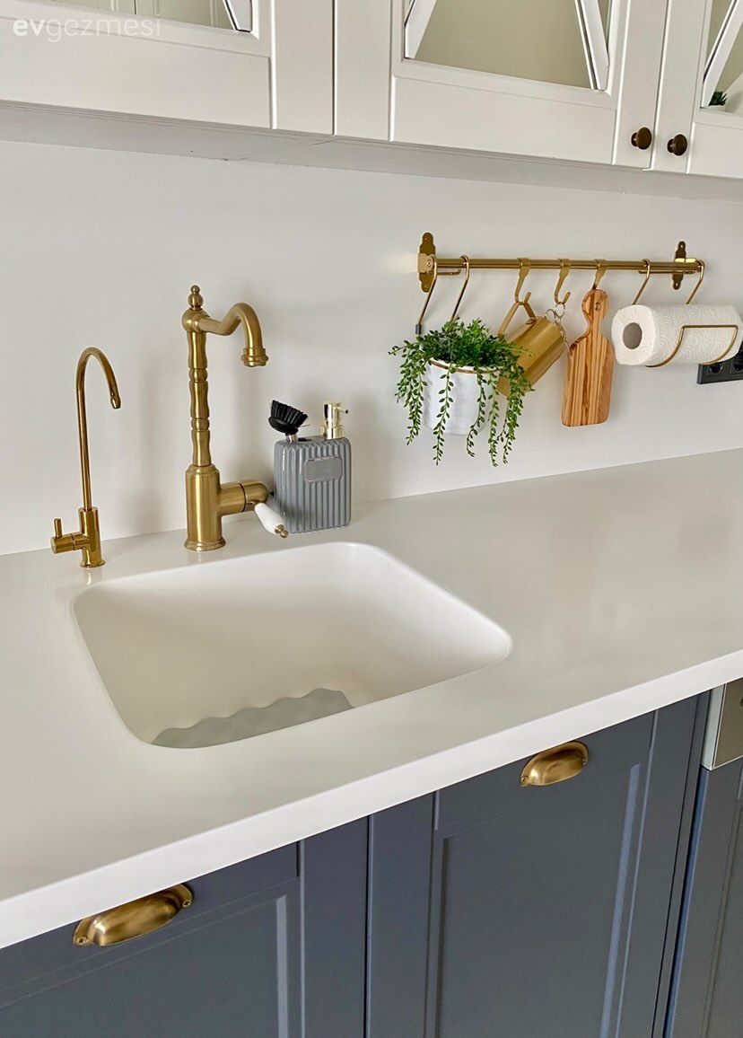 Bu Ordu Mutfağında Beyaza Eşlik Eden Tonlar Cazibeyi Arttırmış!