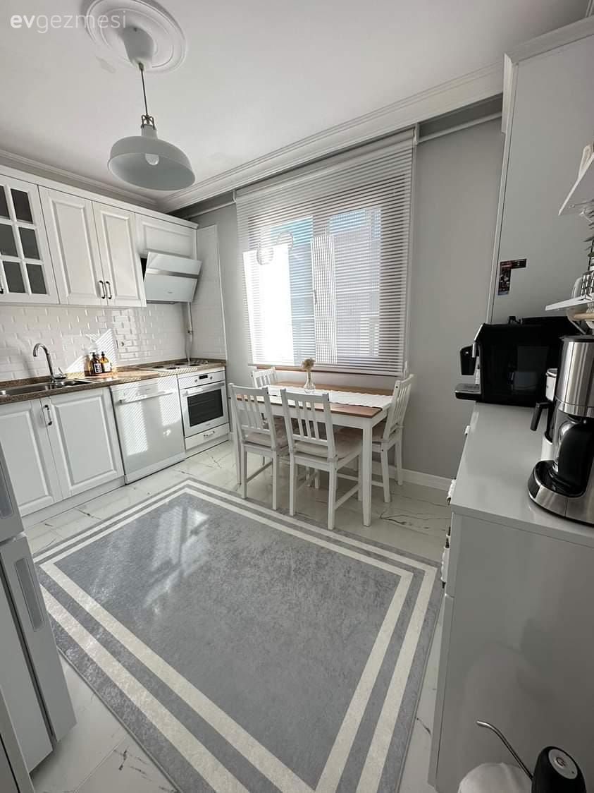 Bu Dubleks Evde Modern Stil Konforlu Parçalarla Kendini Göstermiş!