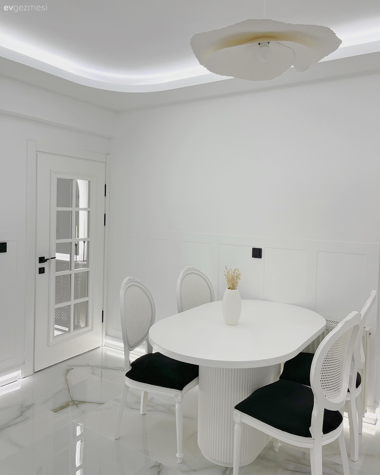 Bu Samsun Evinin Her Odasında Mutlaka Beyaz Yer Almış