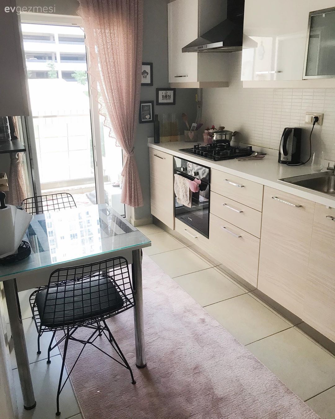 Ev Gezmesi: Konforu Işıltıyla Buluşturan Bir İstanbul Evi