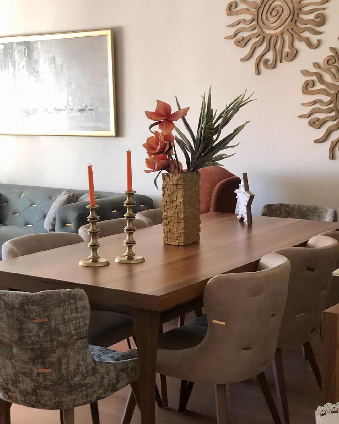 Yemek masası, Sandalye, Krem, Bej, Gri, Yeşil, Vazo, Ev Aksesuar, Şamdan, Mum, Duvar dekorasyonu, Tablo