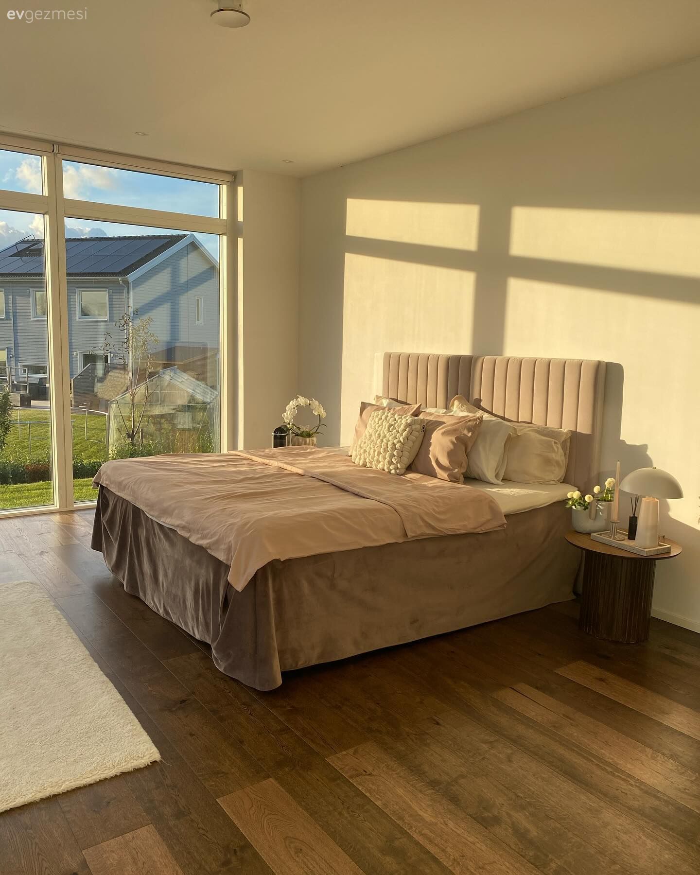 Yatak Odası, Modern, Krem, Bej, Yatak başlığı, Parke, Halı, Gri