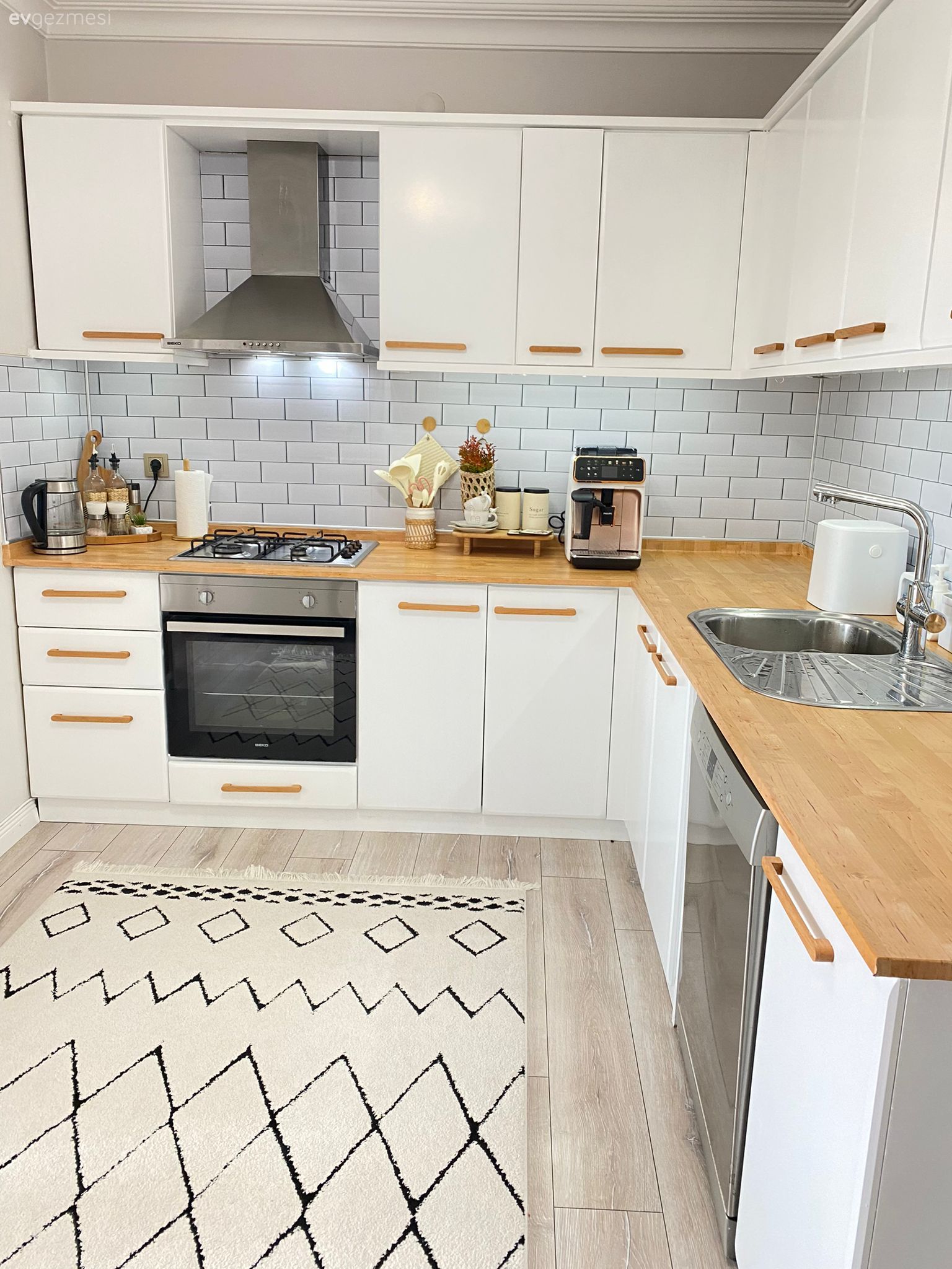 Yeni Mutfak Yaptırmaktan Daha Uygun Maliyete Yepyeni Bir Mutfak!