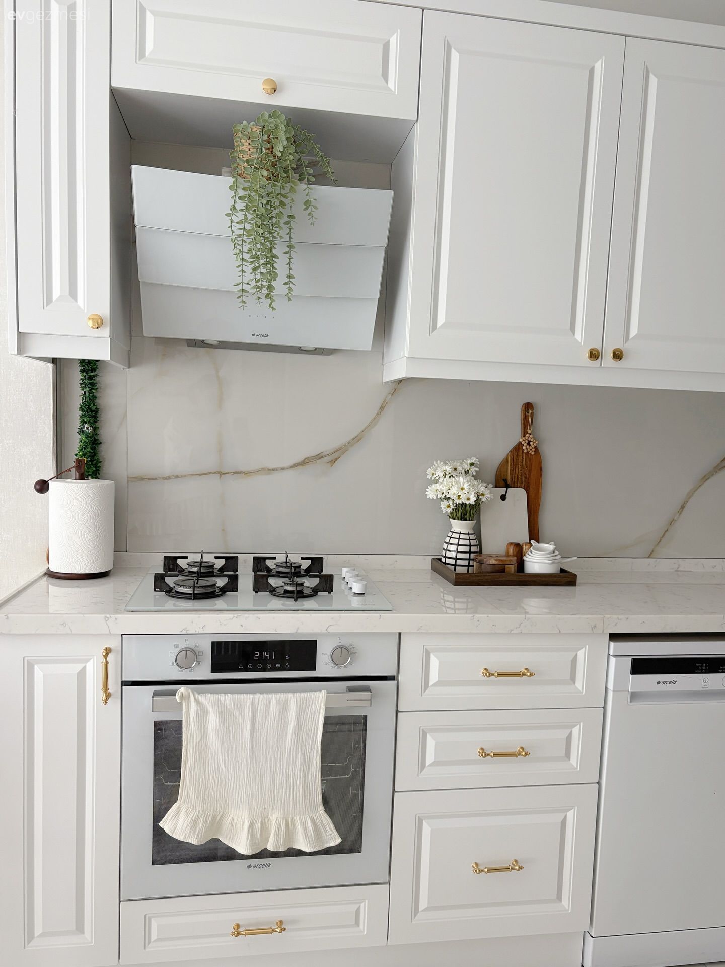 Beyaz, Mutfak, Shaker kapaklı dolaplar, Mutfak tezgahı, Mutfak tezgah arası, Davlumbaz, Mutfak aksesuarları, Ankastre