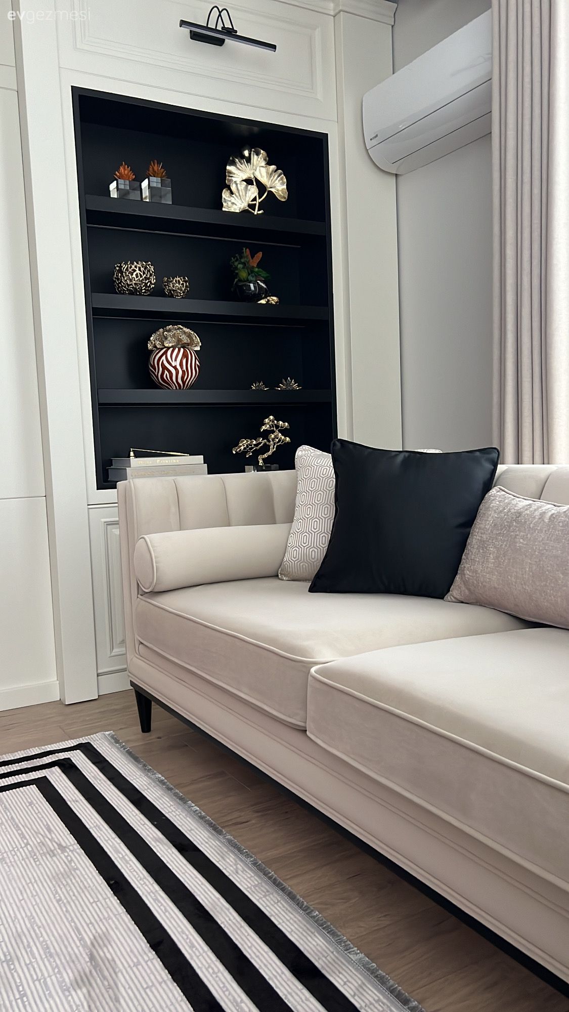 Bu İstanbul Evinde Sadelik ve Gösteriş Bir Arada