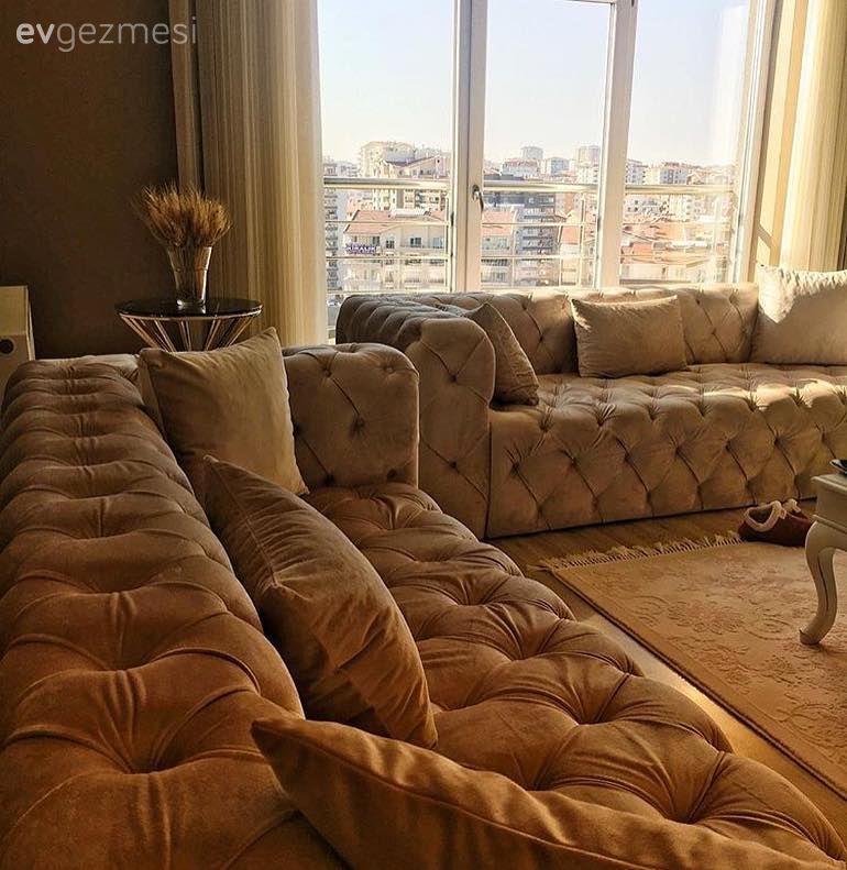 Salon, Vizon, Chesterfield, Koltuk takımı, Perde, Tül perde, Metal ayaklı sehpa, Sehpa, Halı, Salon halısı, Ev Aksesuar