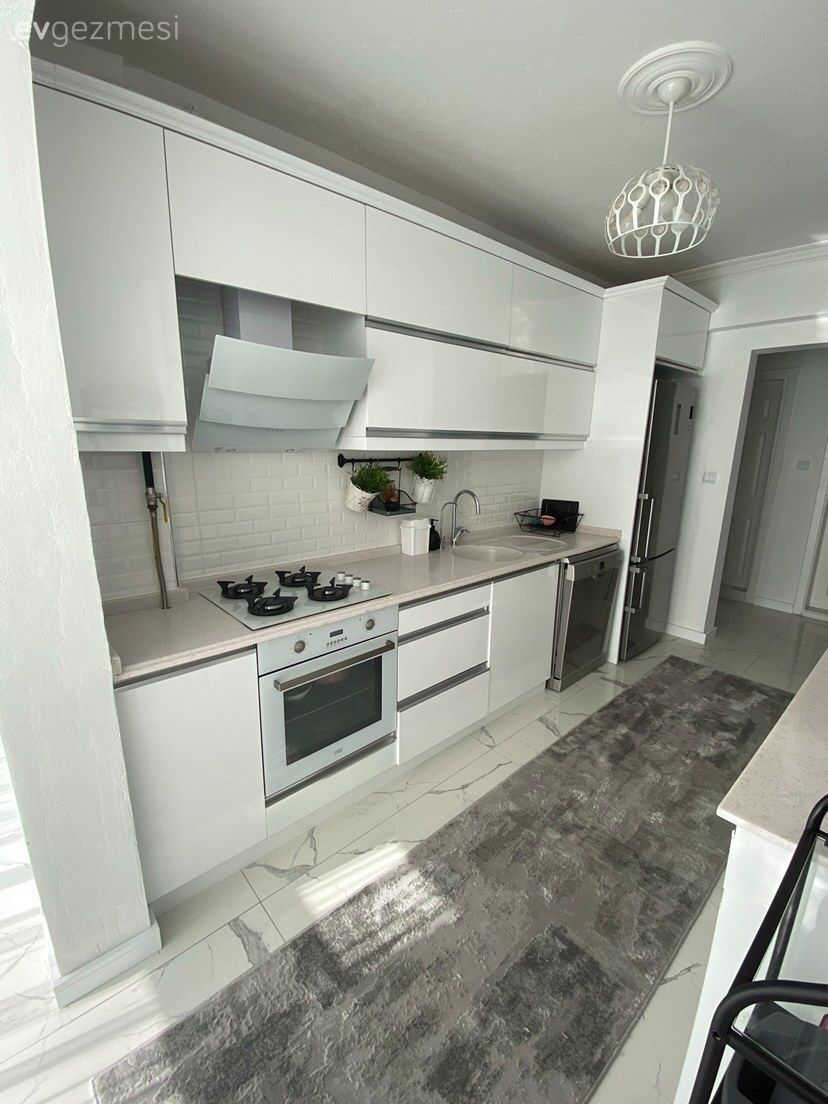 Mutfak, Beyaz mutfak, Mutfak tezgahı, Mutfak tezgah arası, Tezgah arası seramik, Davlumbaz, Mutfak halısı, Mutfak Avize Modelleri, Gri, Ankastre