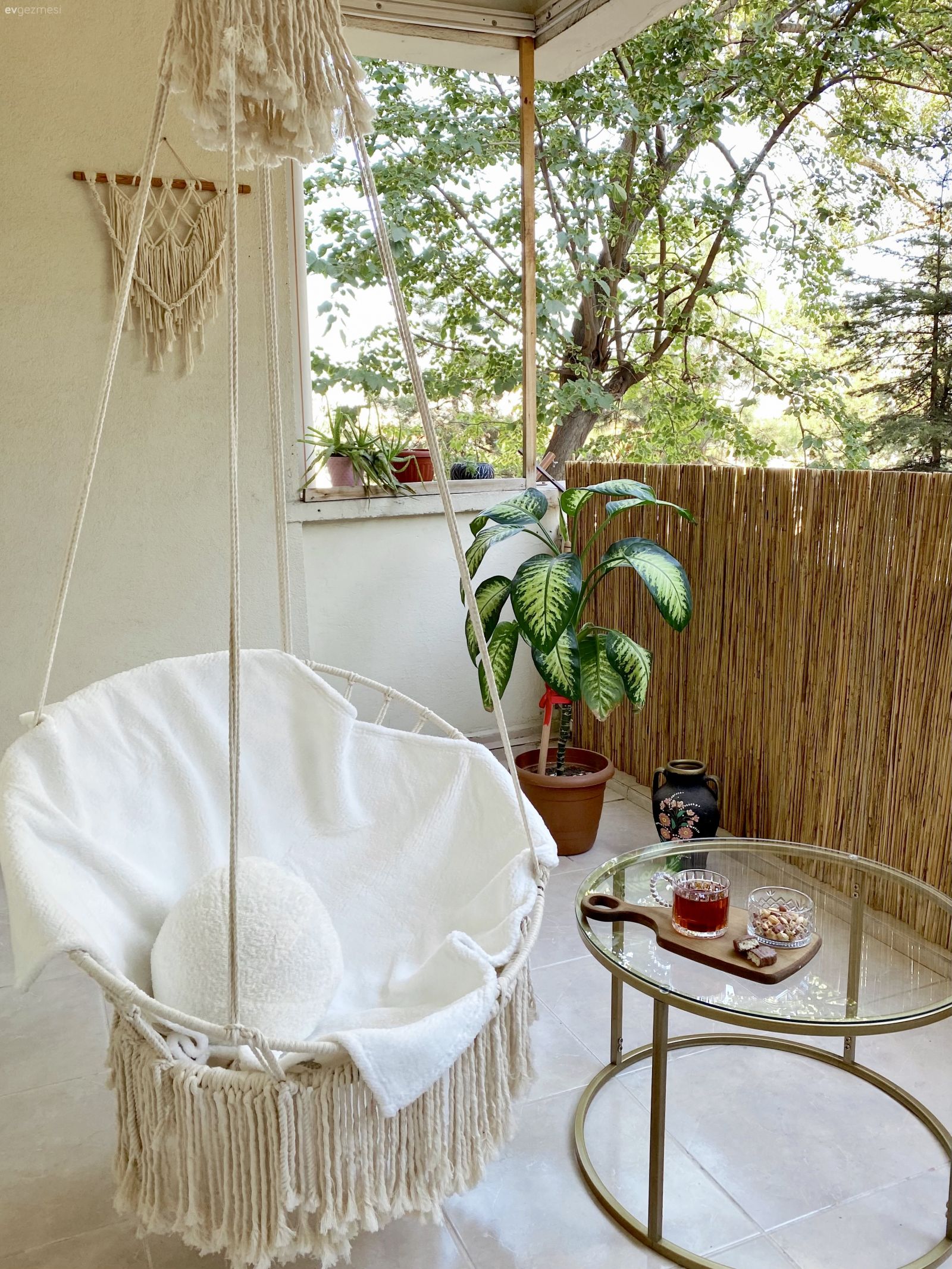 Bu Ankara Evinde Mavinin Sesi Pek Baskın