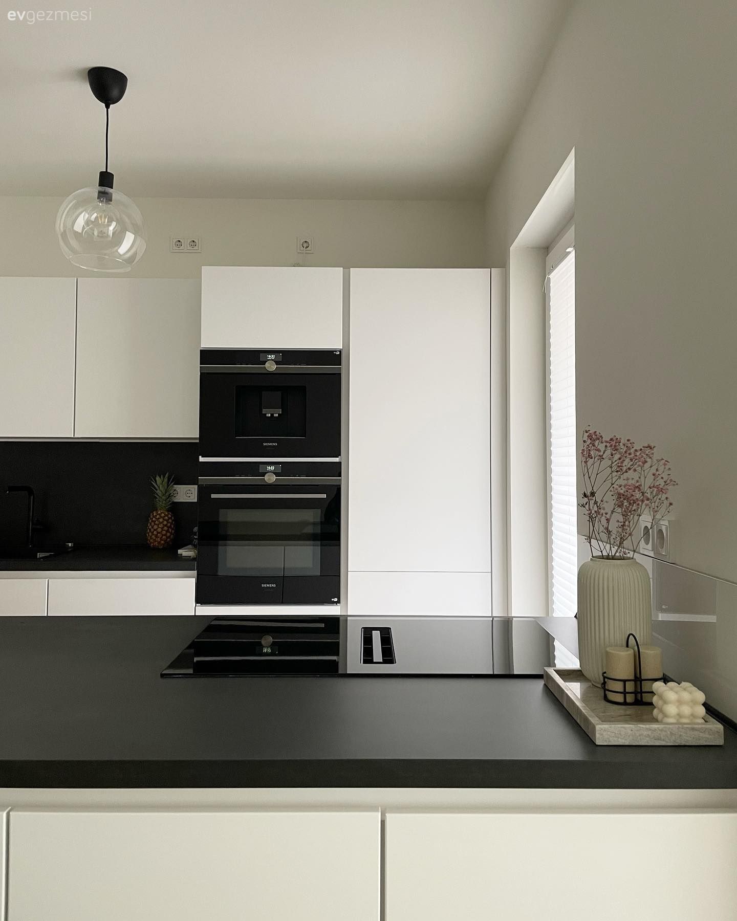 Ev Gezmesi: Minimalist ve Modernin Kesişiminde Bir Dekor