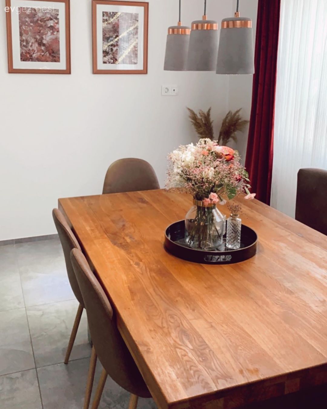 Yemek masası, Sandalye, Ahşap Mobilya, Tablo, Duvar dekorasyonu, Sarkıt, Aydınlatma