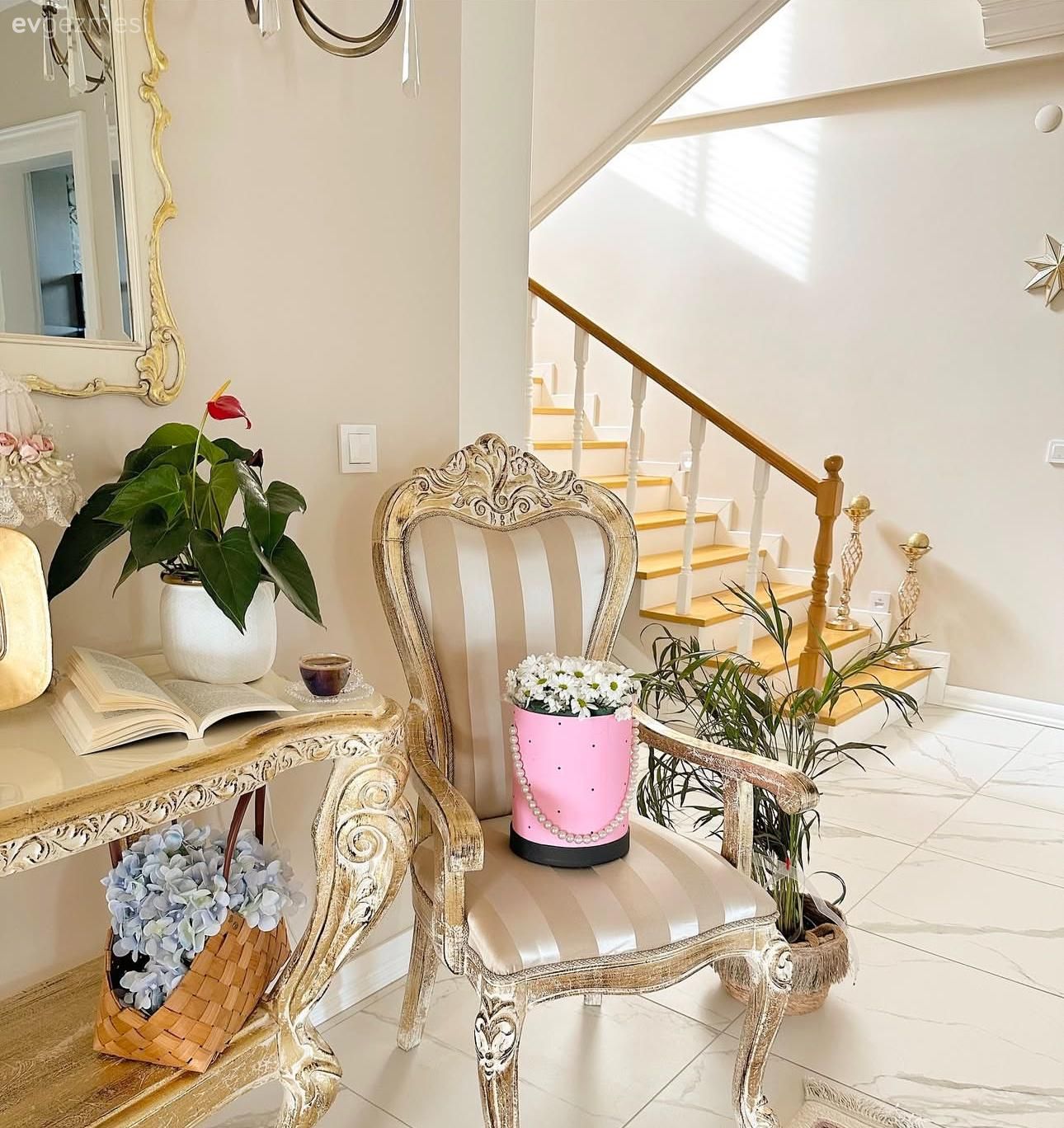 İki Katlı Bu Evin Her Köşesi Pozitif Enerji Saçıyor