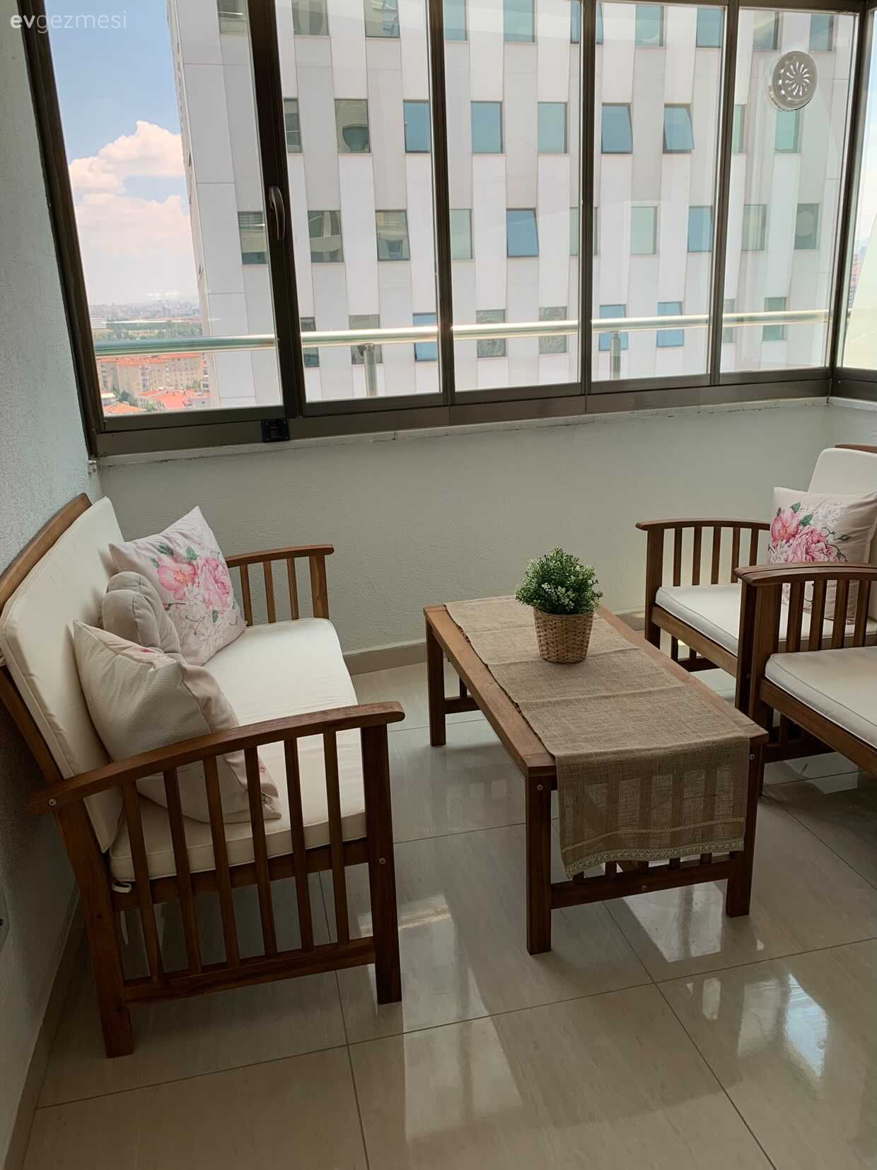 Balkon, Balkon oturma grubu, Balkon masası, Kırlent, Ev tekstili, Ahşap Mobilya