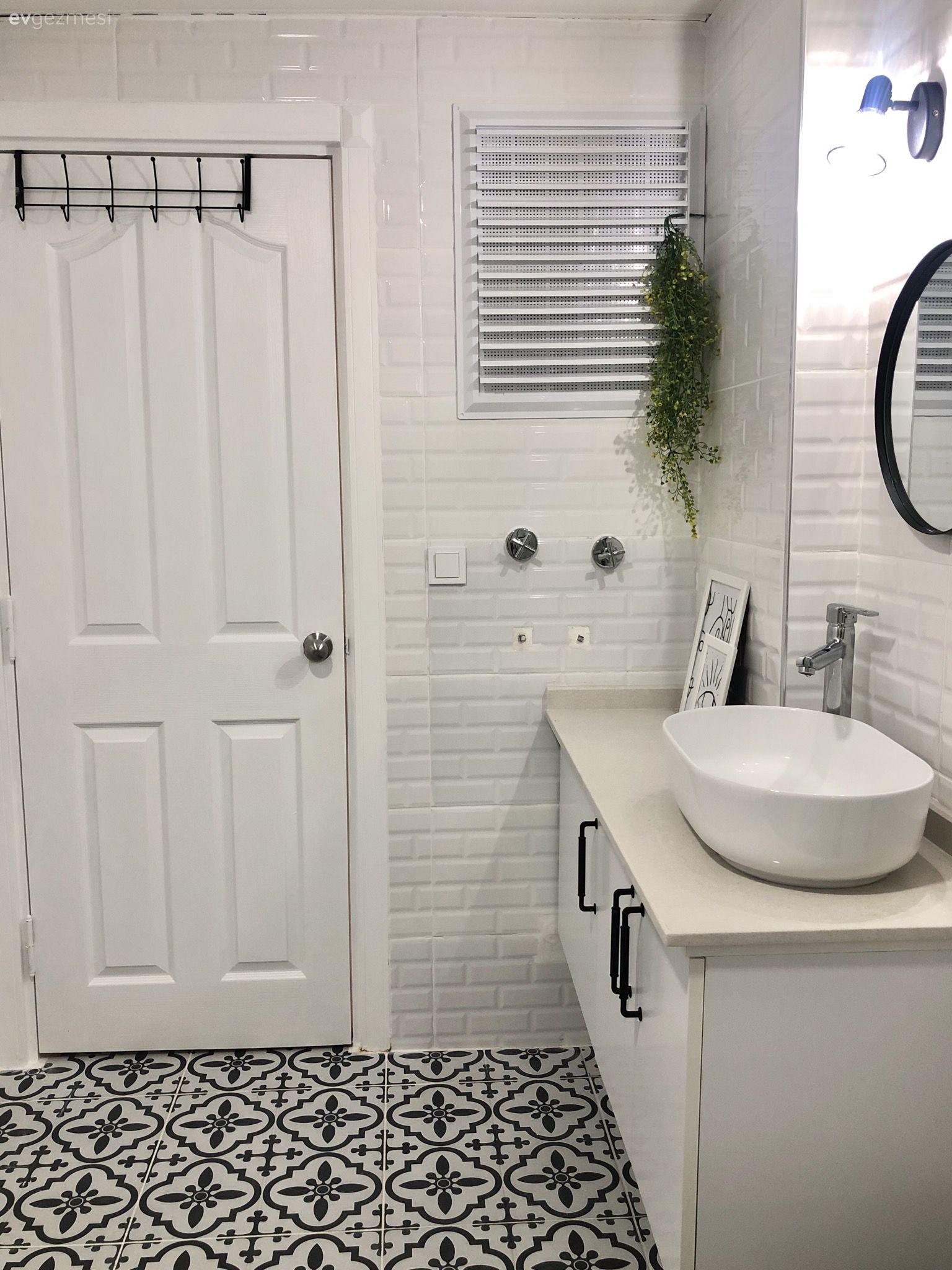 Öncesi&Sonrası: Modern Tarzın Buram Buram Estiği Bir Banyo!