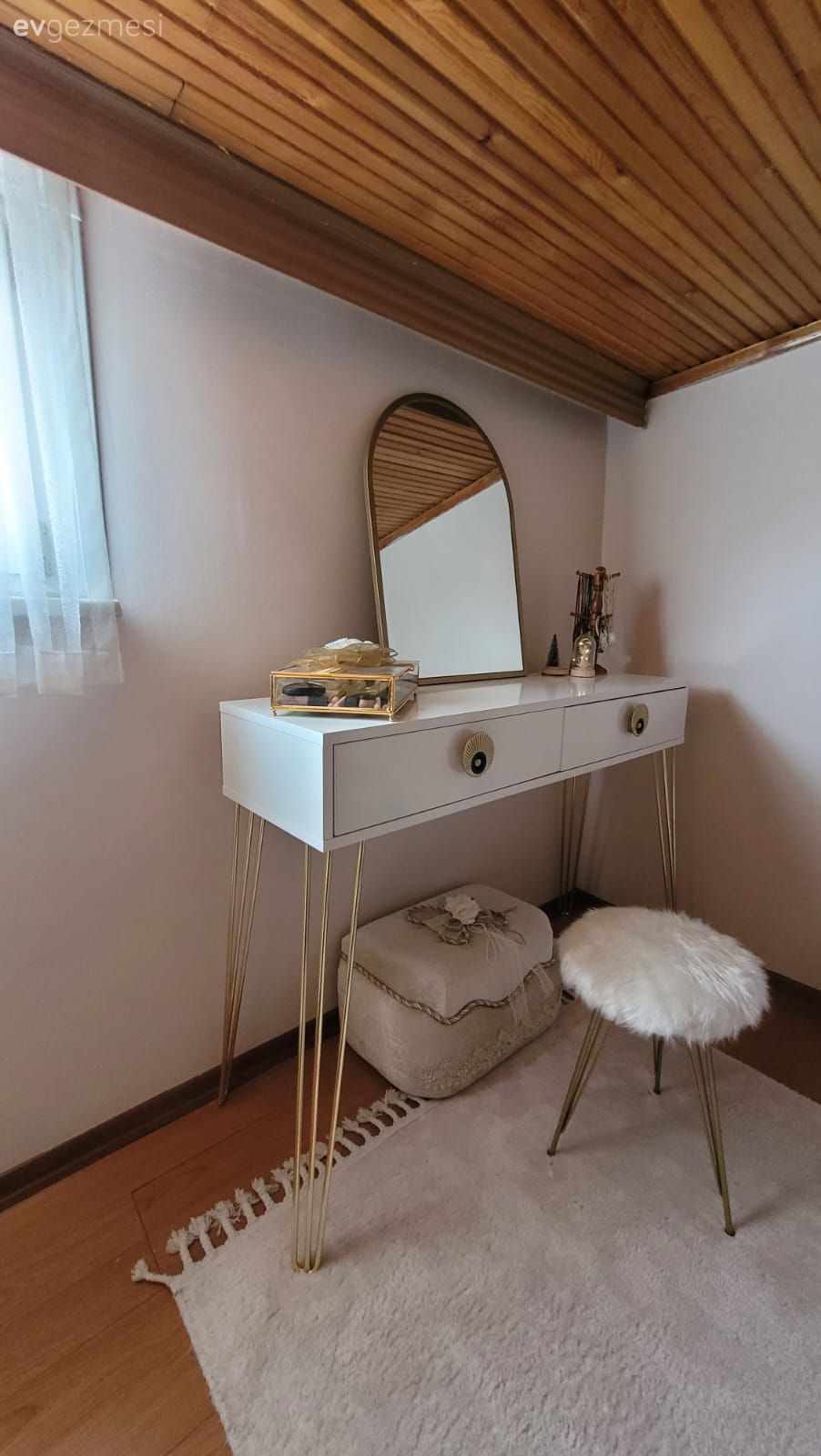 Makyaj masası, Yatak Odası, Makyaj aynası