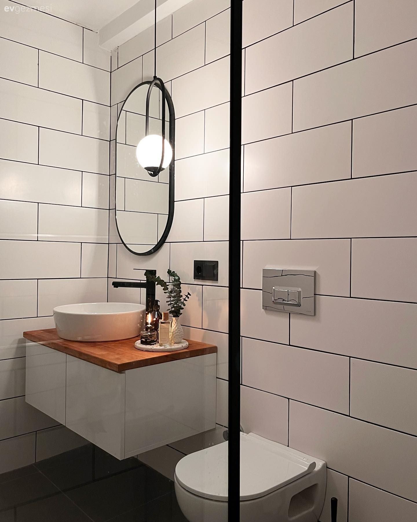 Banyo, Modern banyo, Beyaz, Siyah, Banyo dolabı, Banyo aynası, Banyo seramikleri, Banyo aksesuarları