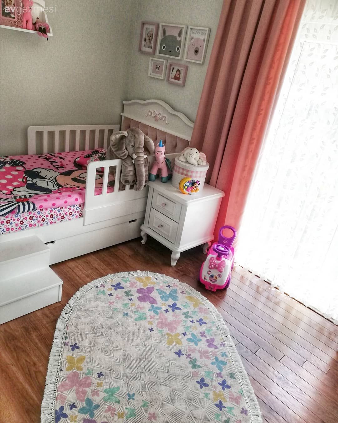 Bu Ev Klasik Stili ve Güçlü Renkleriyle Çok Şık