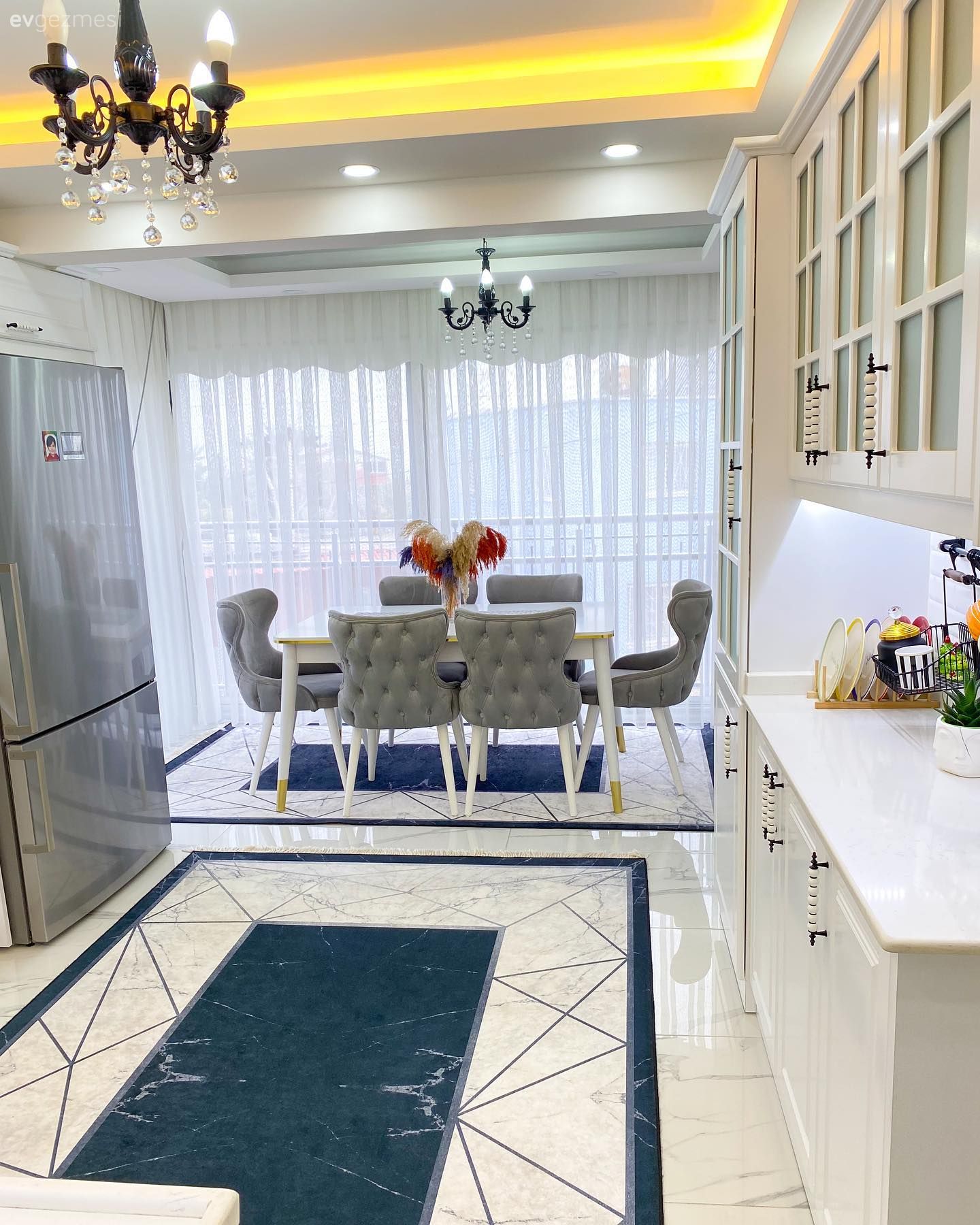 Mutfak, Beyaz, Antrasit  , Gri, Mutfak tezgahı, Mutfak tezgah arası, Tezgah arası seramik, Kahve köşesi, Ekstra mutfak dolabı, Sandalye, Mutfak masası, Mutfak perdesi, Mutfak Avize Modelleri, Led aydınlatma, Aydınlatma, Spot aydınlatma, Mutfak halısı