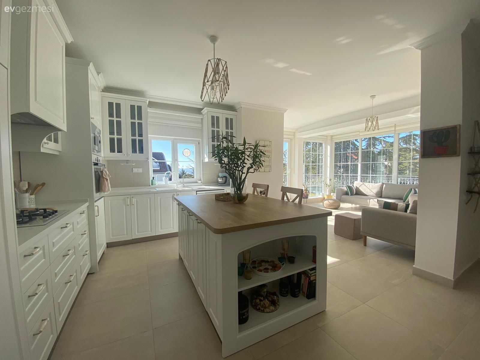 Amerikan Mutfak, Mutfak, Beyaz, Ada mutfak, Mutfak tezgahı, Mutfak tezgah arası, Tezgah arası seramik, Açık konsept yaşam alanı, Mutfak Avize Modelleri, Mutfak zemin seramikleri, Koltuk takımı, Modern