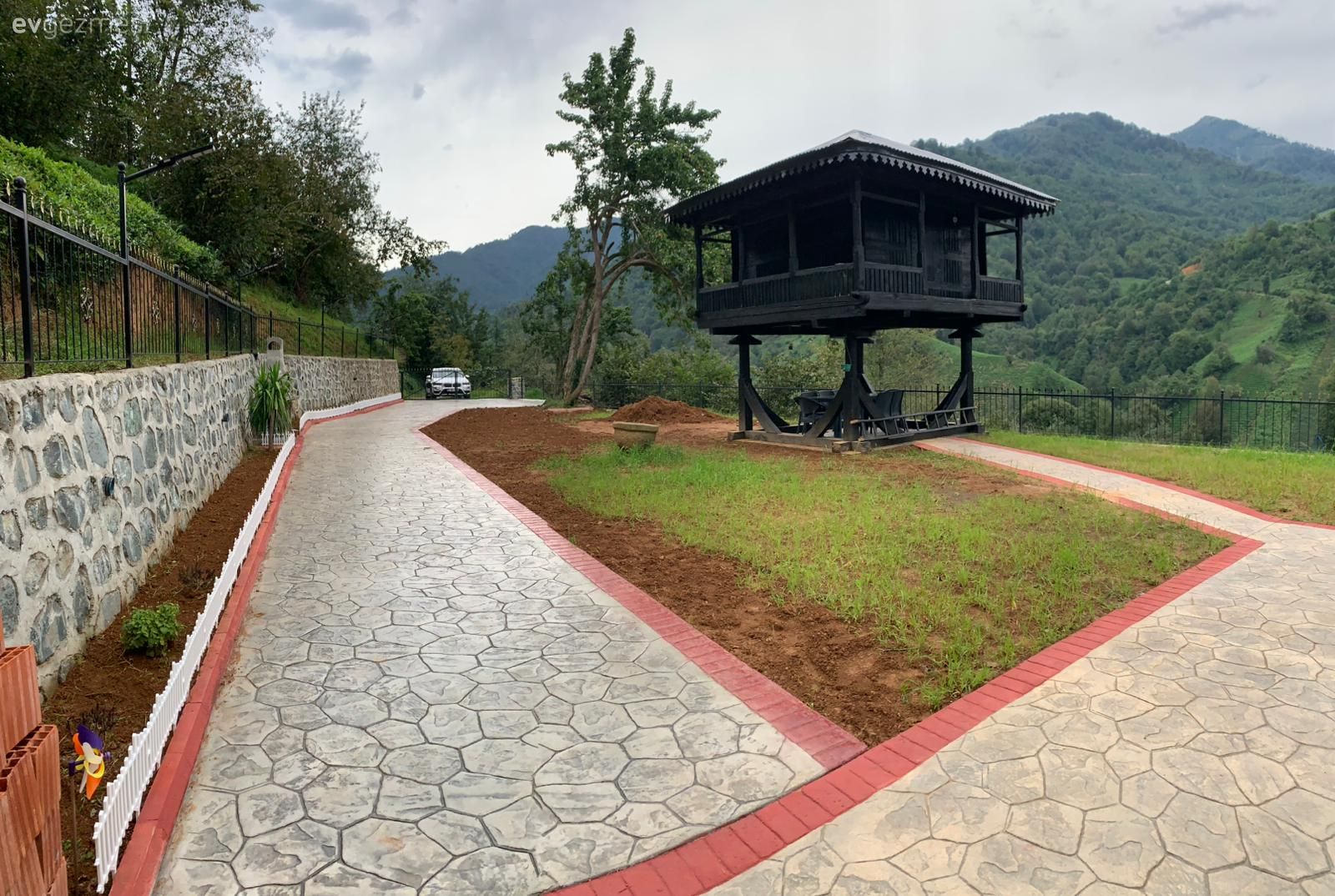 Artvin'deki Bu 144 M2'lik Ev Köy Hayatına Alışmış Villa Kıvamında!