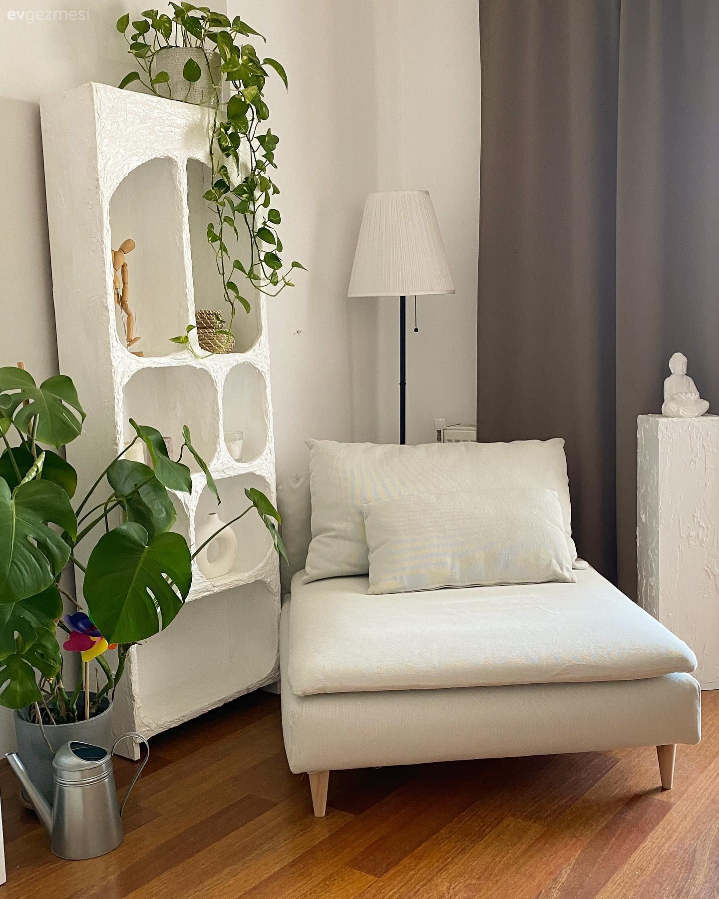 Vitrin, Berjer, Gri, Beyaz, Krem, Bej, Lambader, Aydınlatma, Ev bitkisi, Parke