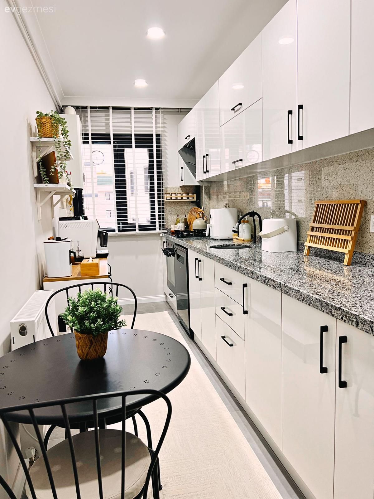 Yeni Dizilen Bu Evde Eşyalar Birbiriyle Uyumlu!