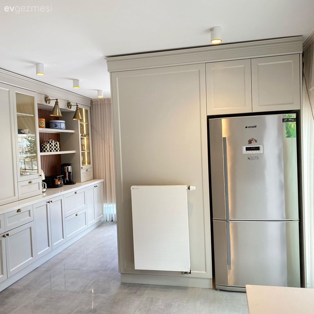 Mutfak, Beyaz, Bej, Shaker kapaklı dolaplar, Mutfak zemin seramikleri, Ekstra mutfak dolabı, Mutfak aksesuarları, Dekoratif Objeler