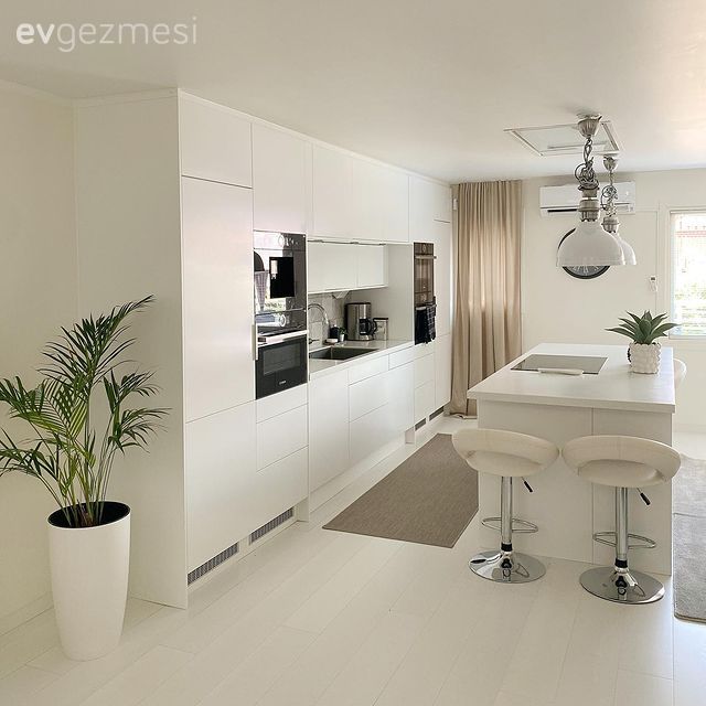 Modern, Amerikan Mutfak, Mutfak, Modern mutfak, Beyaz, Siyah, Mutfak aksesuarları, Ada mutfak, Mutfak tezgahı, Mutfak tezgah arası, Tezgah arası seramik, Saksı, Ev bitkisi