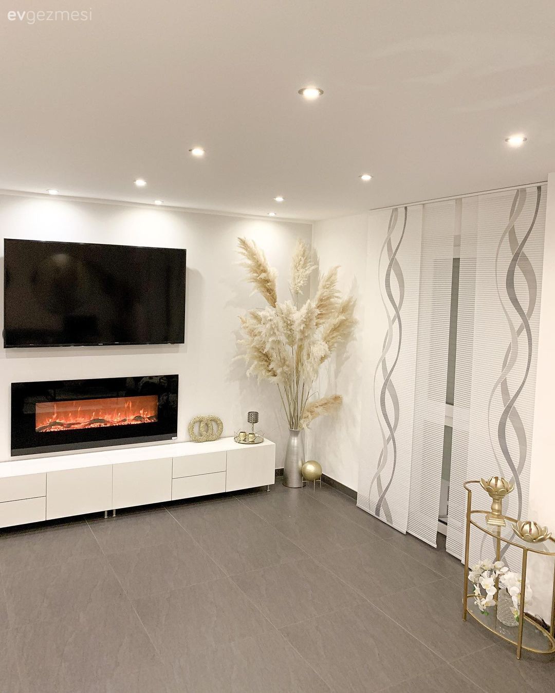 Tv ünitesi, Tv ünitesi aksesuarları, Ev Aksesuar, Beyaz, Siyah, Vazo, Pampas otu, Dekoratif Objeler