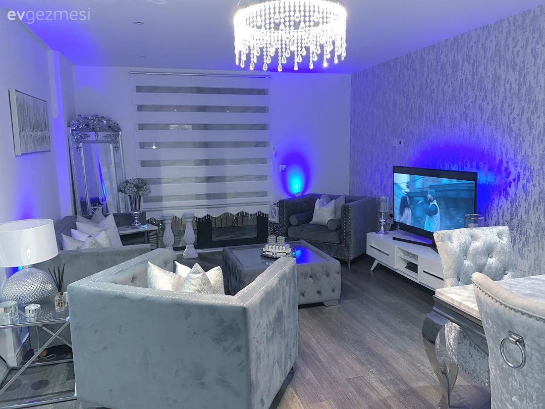 Salon, Beyaz, Gri, Art deko, Koltuk takımı, Berjer, Kırlent, Ev tekstili, Kapitone puf, Orta sehpa, Sehpa, Fon perde, Perde, Zebra Perde, Halı, Salon halısı, Duvar dekorasyonu, Tv ünitesi, Tv ünitesi aksesuarları, Ev Aksesuar, Abajur, Aydınlatma, Sandalye, Yemek masası