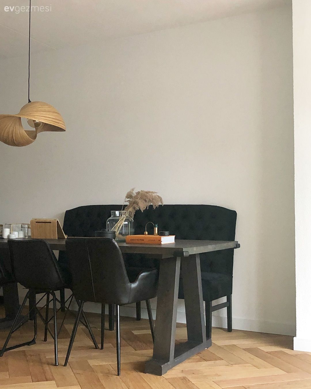 Yemek Odası, Siyah, Parke, Yemek masası, Yemek odası avizesi, Bank, Sandalye