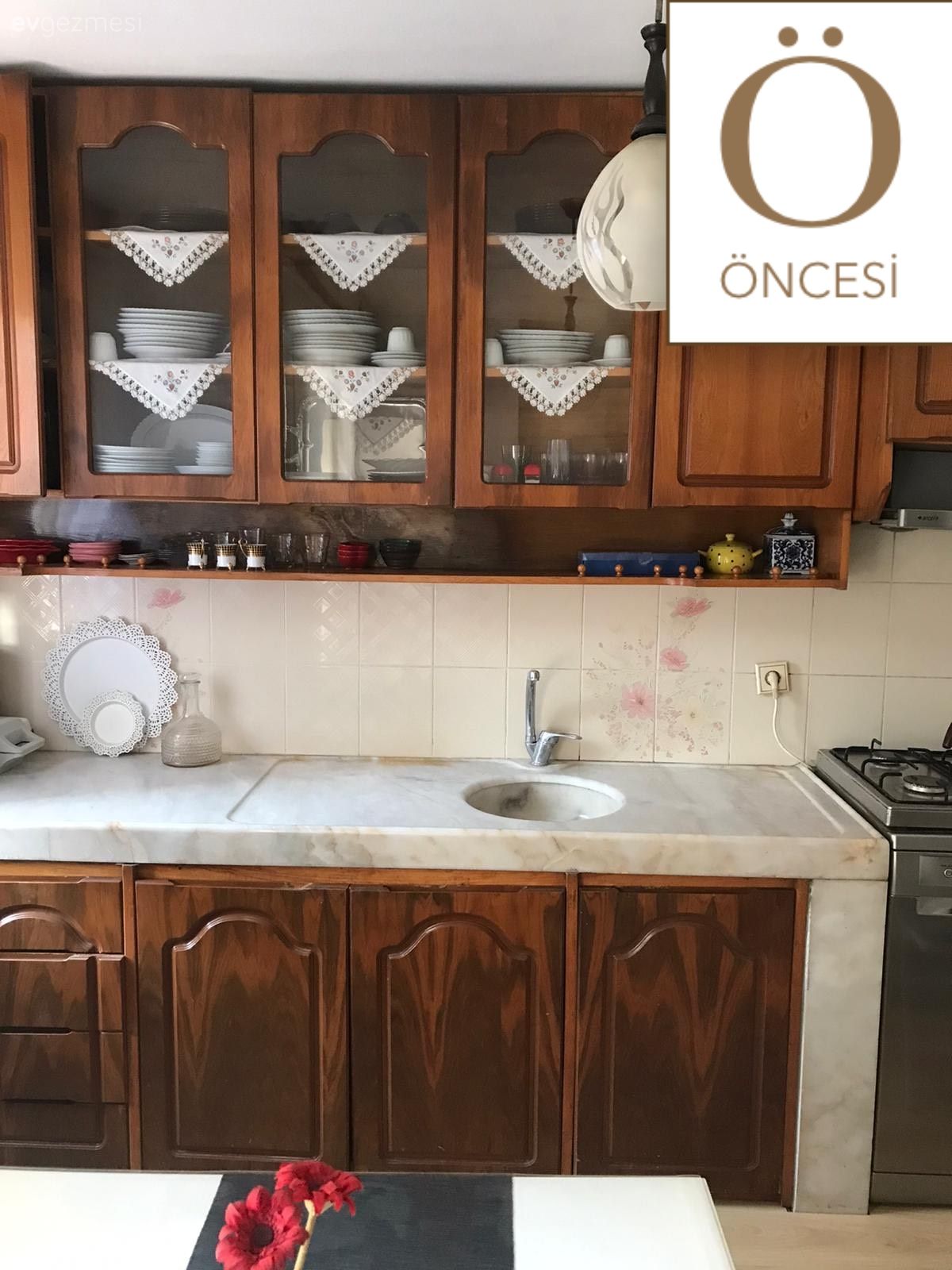 Öncesi&Sonrası: 25 Yıllık Kahverengi Dolaplar Artık Bebek Mavisi!