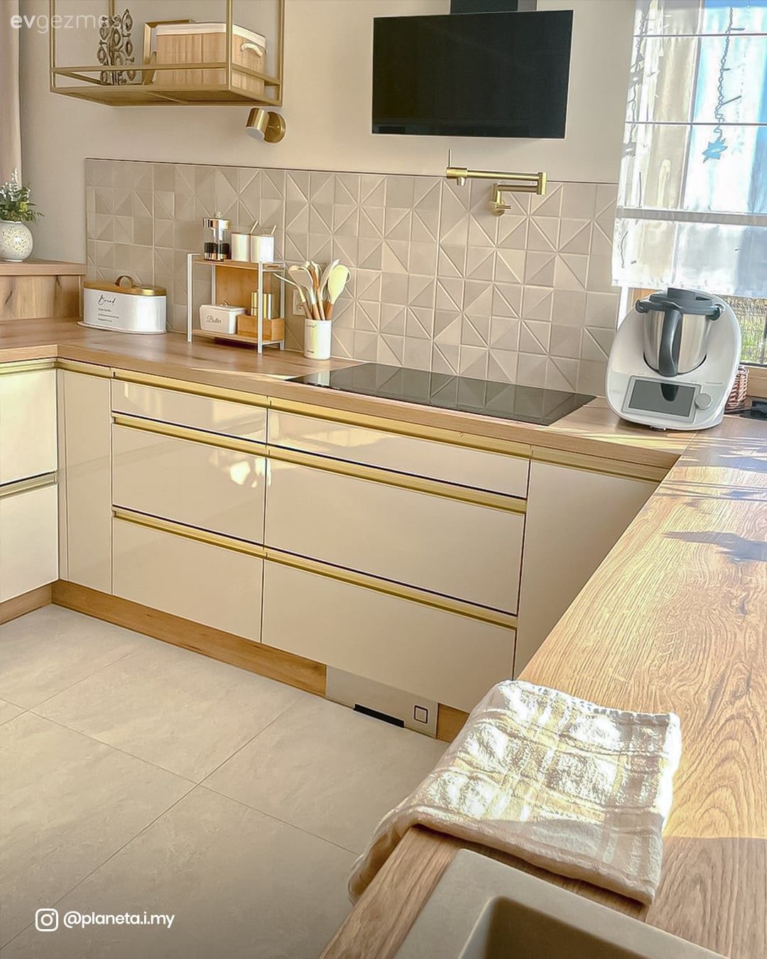 Müstakil Ev Yapacaklara Örnek Projeler: 172 M2 Çatı Katlı Ev