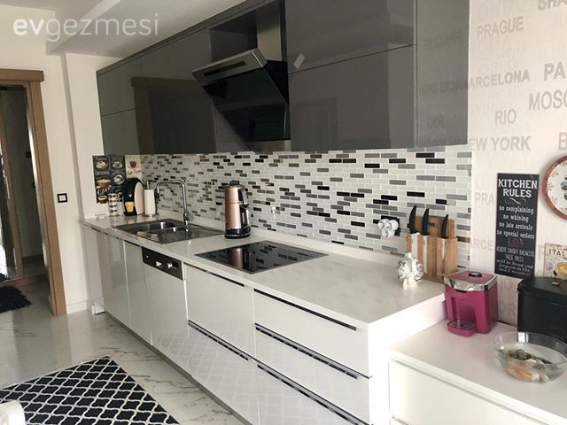 Göz Alıcı Tasarımların Şıklık Kattığı Bir İzmir Evi